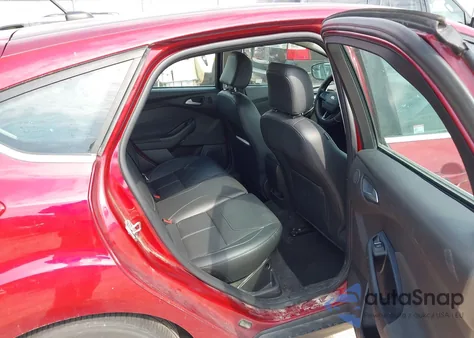 2017 Ford Focus Titanium z USA, uszkodzony, nr VIN 1FADP3N22HL302561